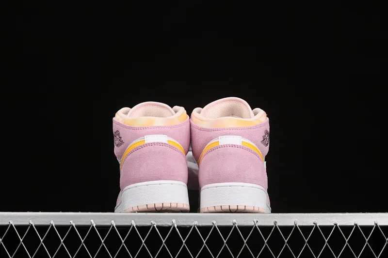 All categories Air Jordan Jordan series basketball shoes Air Jordan 1 Mid G version pure original Air Jordan 1 Mid AJ1 Joe 1 girl powder China basketball shoes DC9517-600